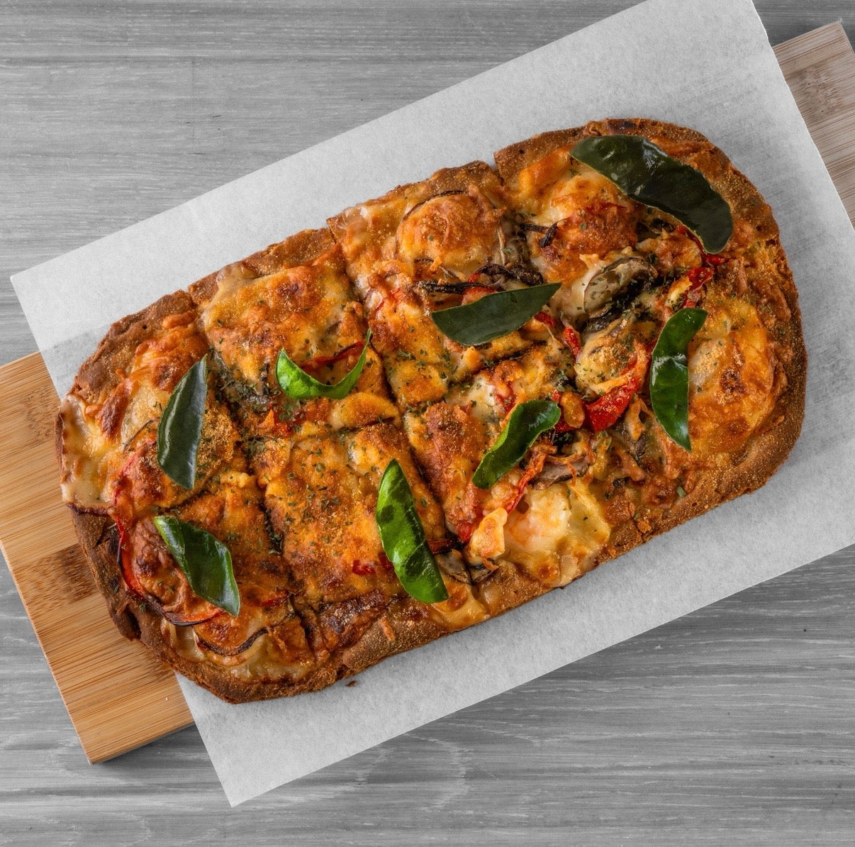 3. Thai Pizza & Burgers - ไทยพิซซ่า & เบอร์เกอร์