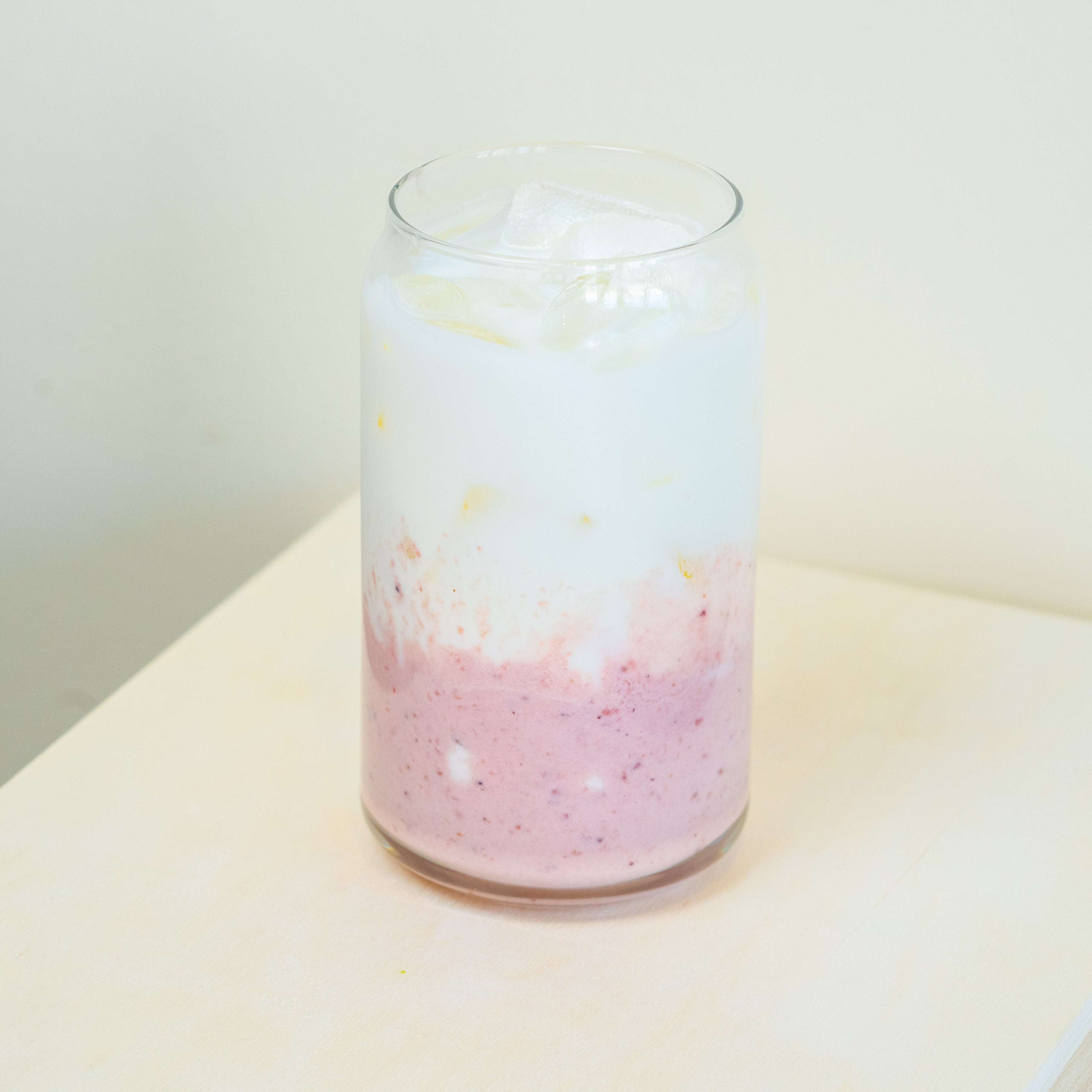 Milky Strawberry - สตอเบอร์รี่นมสด