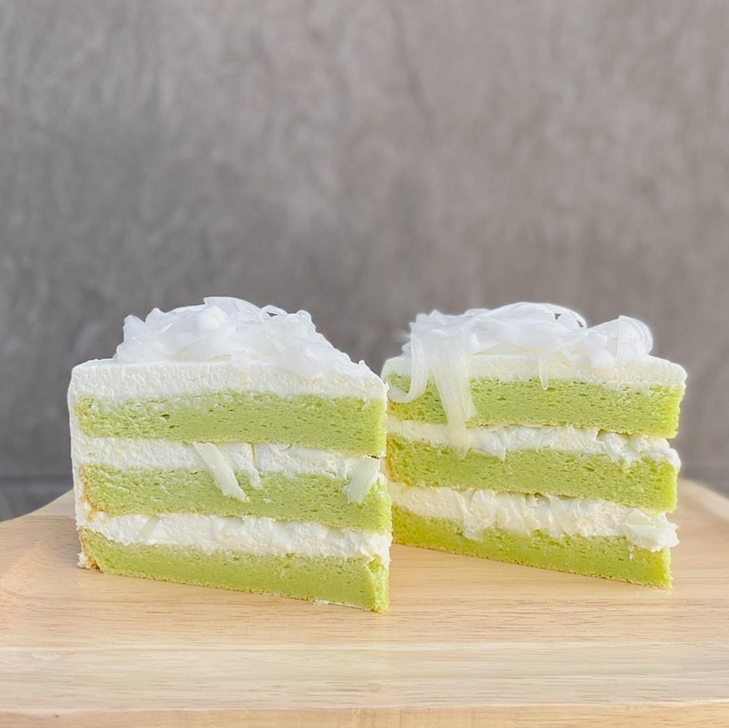 Pandan Coconut Cake - เค้กมะพร้าวใบเตย