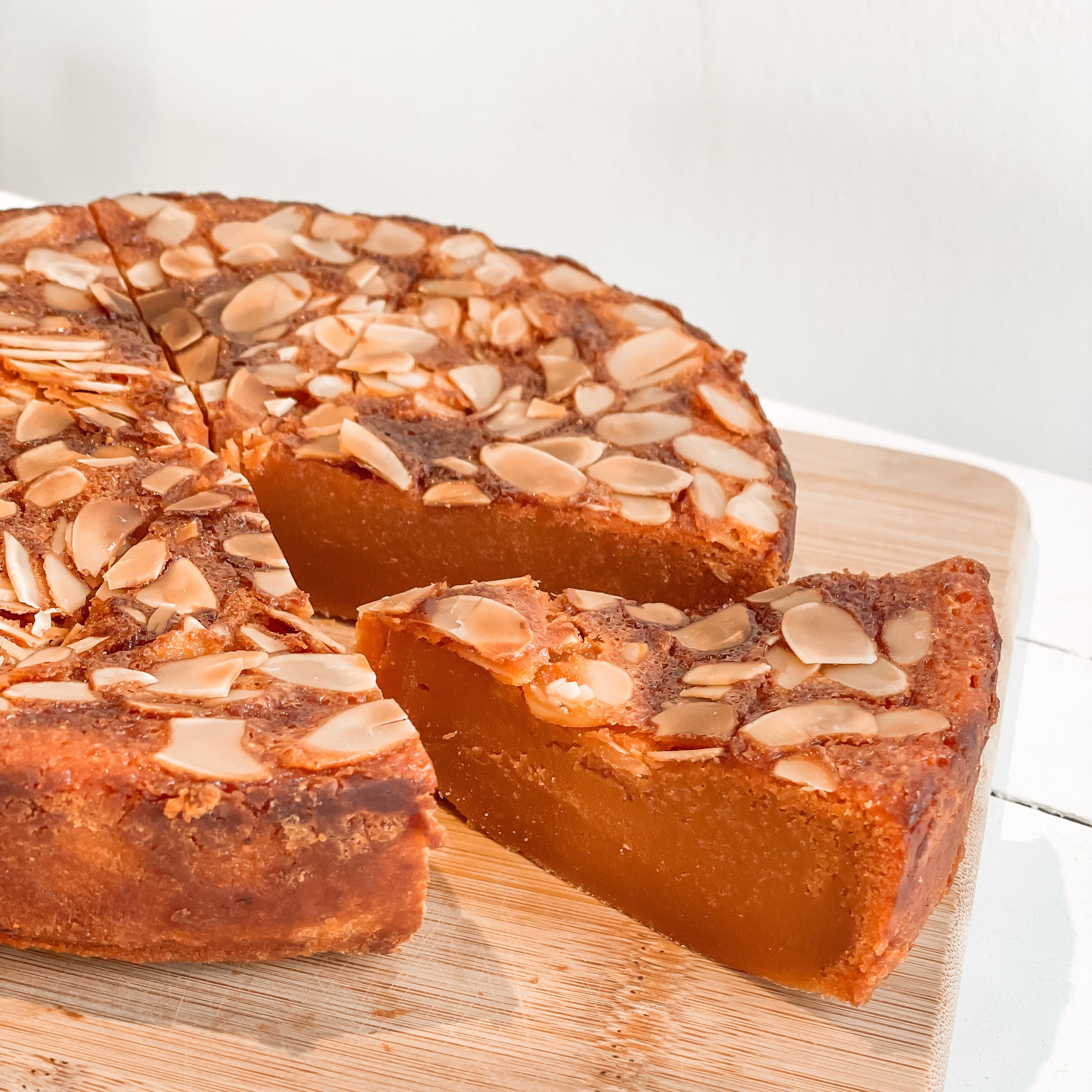Thai Tea Almond Brownie - บราวนี่ชาไทย